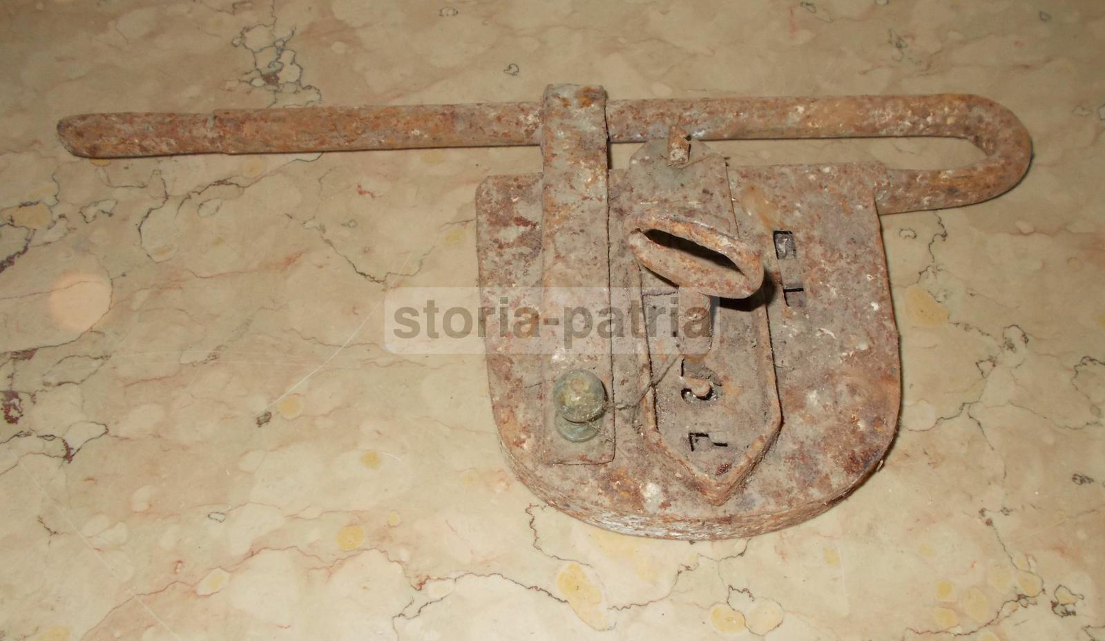Tecnica, Artigianato, Antico Ferro Battuto, Catenaccio Serratura Con Chiave, d'Epoca immagine 1