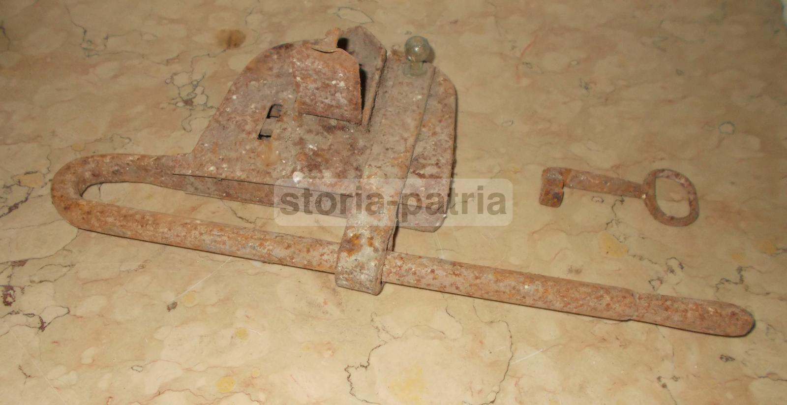 Tecnica, Artigianato, Antico Ferro Battuto, Catenaccio Serratura Con Chiave, d'Epoca immagine 3